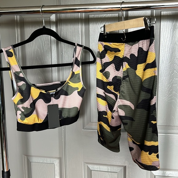 Matching sets - Picture 7 of 9